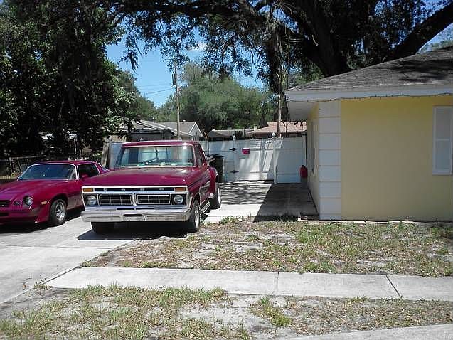 2nd image of 1610 Oleander Pl