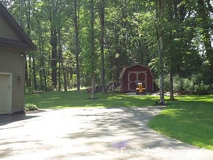 A NATURE RETREAT! : Our woods are regularly visited by many species of birds and wildlife