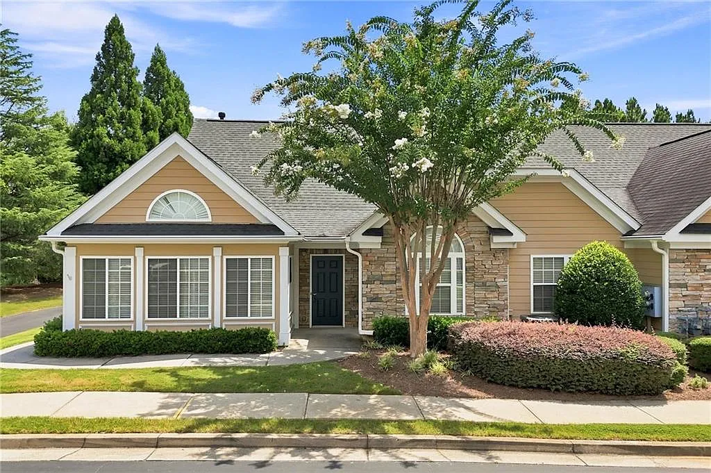 3 bed, 2.0 bath, 1562 sqft, $3,200 — Photo 3