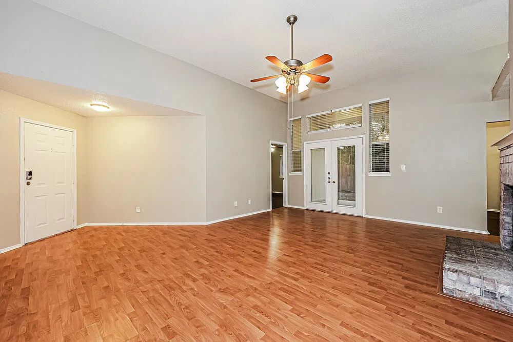 3 bed, 2.0 bath, 1503 sqft, $2,130 — Photo 4