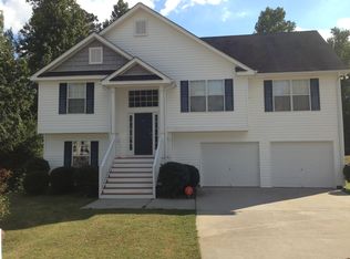 112 Bombay Ln, Grantville, GA 30220