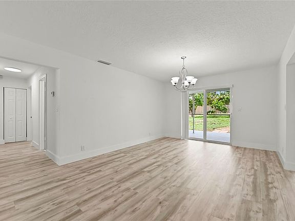 4th image of 271 NW 35th St