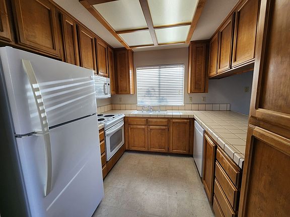 3rd image of 631 Hanisch Dr