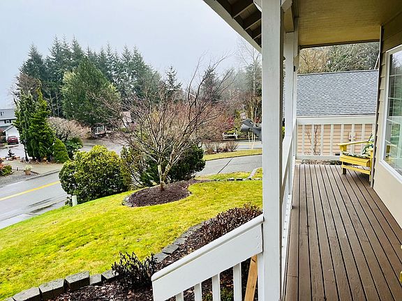 4th image of 1369 NW Derryfield Dr