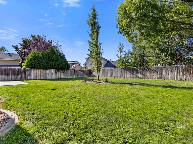 2114 E Olympic Ave — Photo 33