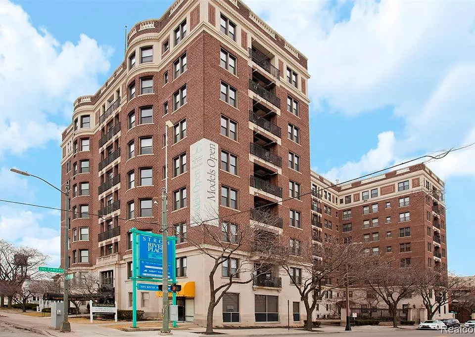 2900 E Jefferson Ave #D702