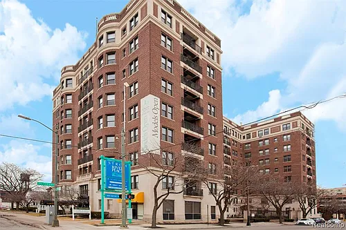 2900 E Jefferson Ave #D702 Photo 1
