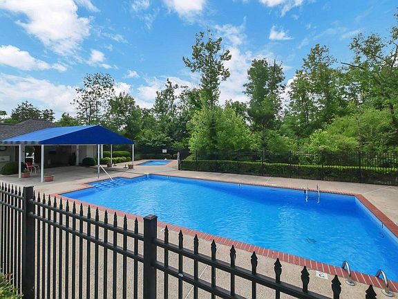 3rd image of 7806 Dunwoody Dr
