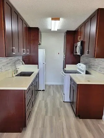 2 bed, 717 sqft, $2,900 — Photo 3