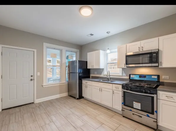 3043 W 40th Pl, Chicago, IL