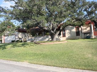 427 N Meadow Ridge Dr, Kerrville, TX 78028