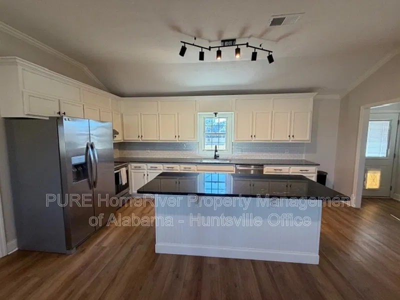 4 bed, 2.0 bath, 1670 sqft, $1,795 — Photo 3