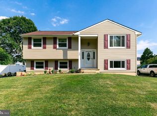 108 Parkview Rd, Stratford, NJ 08084