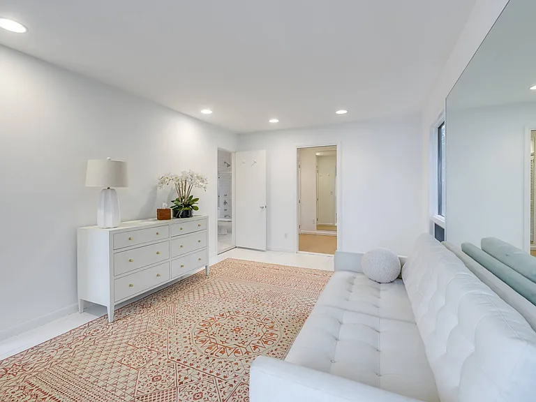 4 Peconic Rd — Photo 21