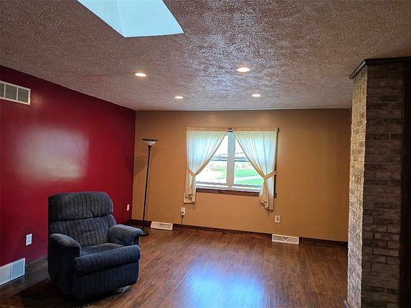 5th image of 2153 Mount Jackson Rd