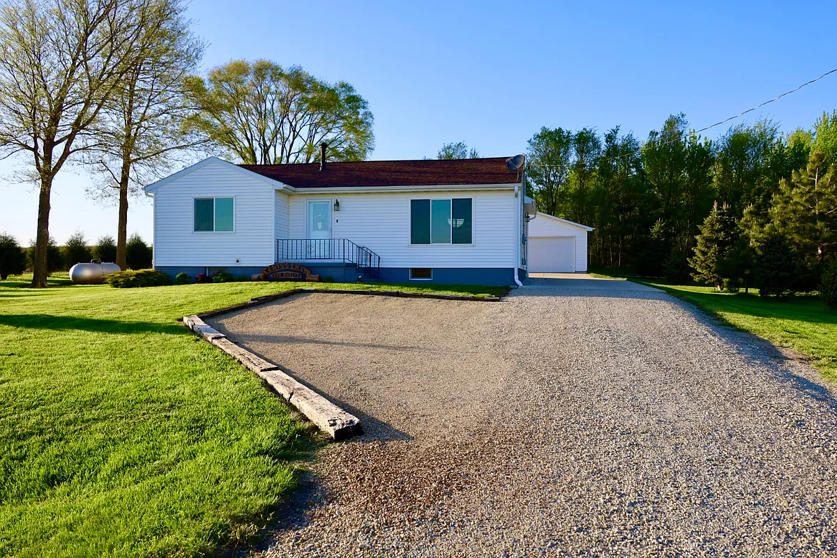 Street View - 2735 E Washburn Rd