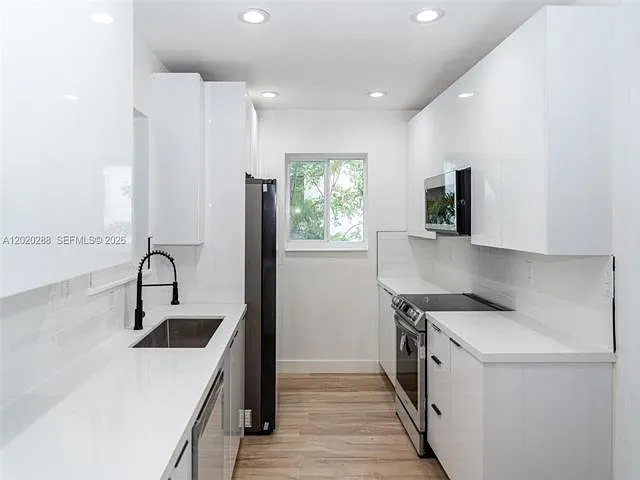 3 bed, 2.0 bath, 1574 sqft, $4,600 — Photo 4