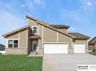 10305 S 110th St, Papillion, NE 68046
