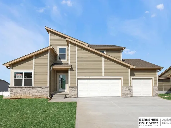 10305 S 110th St, Papillion, NE 68046