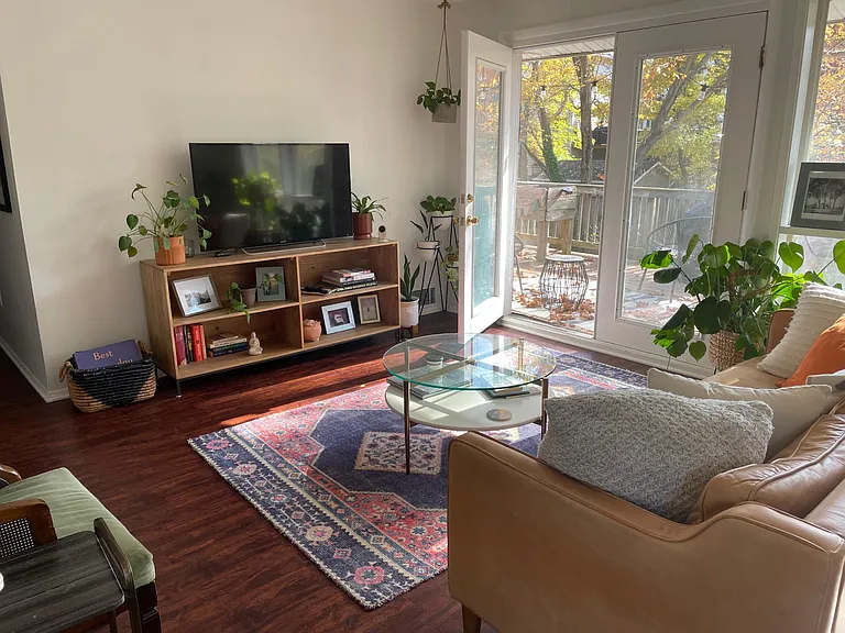 4431 Roundhill Rd — Photo 2