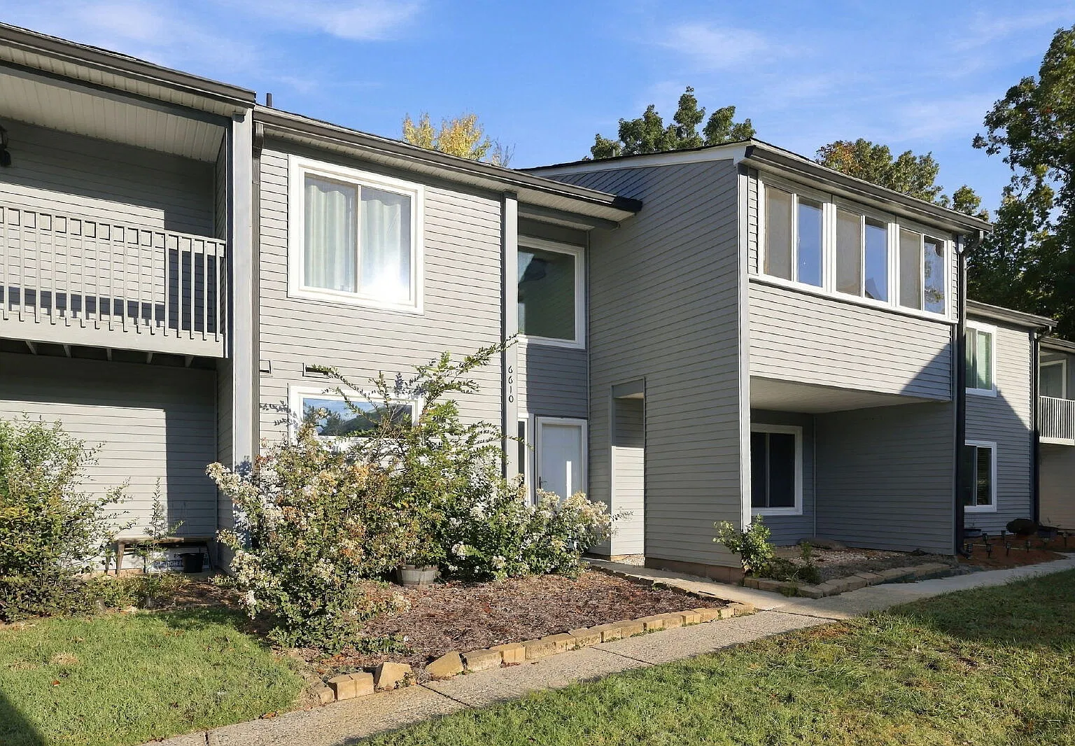 4 bed, 2.5 bath, 1900 sqft, $2,500 — Photo 4