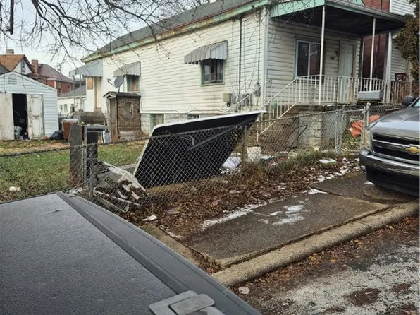 822 Lamont St, Mc Kees Rocks, PA 15136