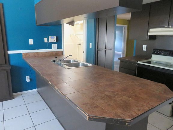3rd image of 614 Limetree Dr