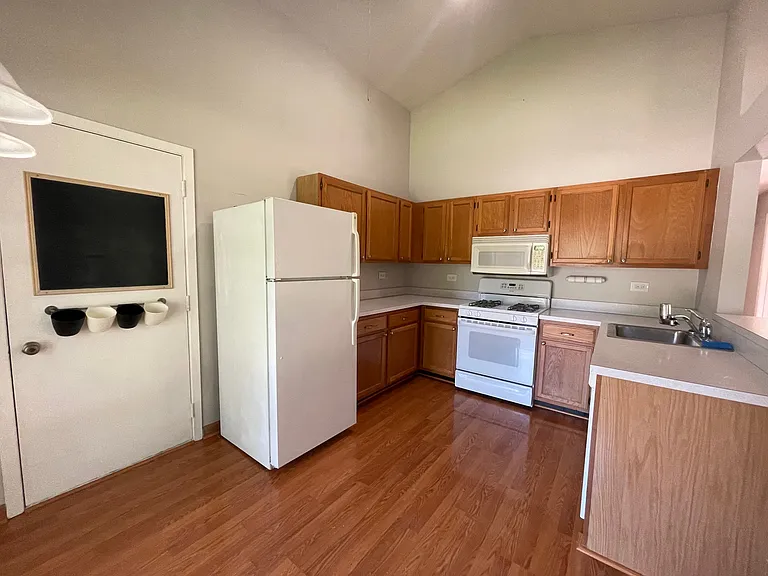 2048 Navarone Dr — Photo 2