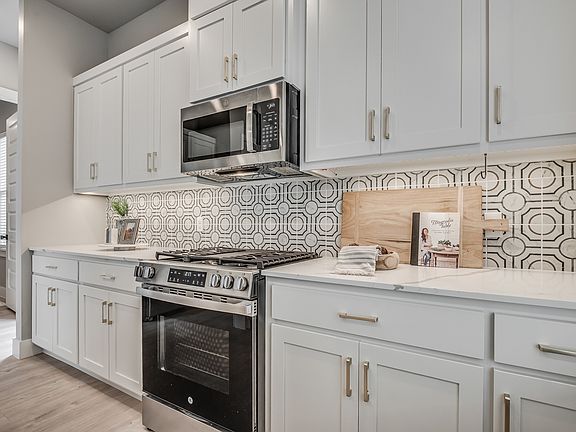 3rd image of 2606 Crescent Ave