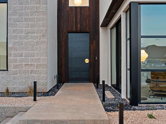 5th image of 3147 S Mesa Verde Cir