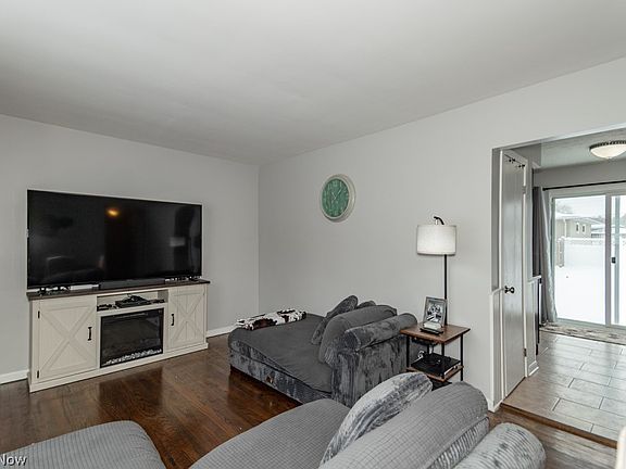 4th image of 2465 Dentzler Rd