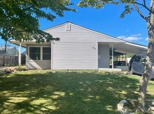 66 Buttonwood Ln, Levittown, PA 19054
