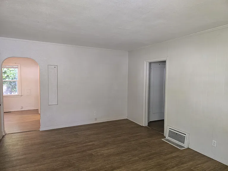 485 E 1st Ave — Photo 5