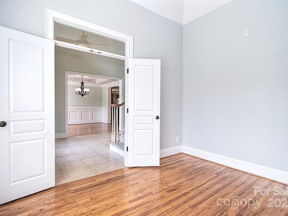 4th image of 6927 Ellington Farm Ln