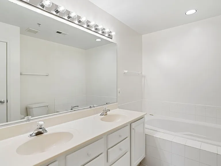 788 N Wakefield St — Photo 32