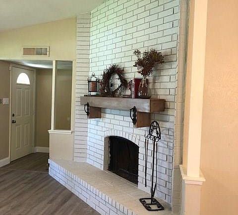 3rd image of 841 Warwick Dr