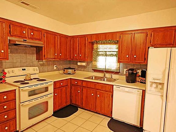 5th image of 604 Maxwood Ct