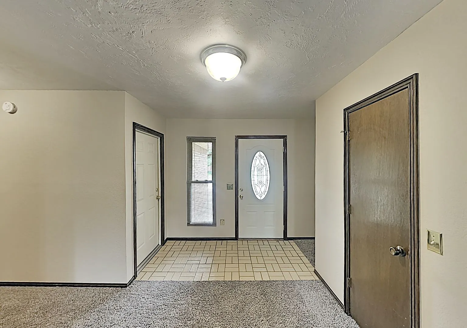 Large 3 Bedroom 2 Bathroom Home in Yukon Schools with Storm Shelter — Photo 4