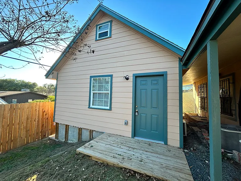 222 Highview Dr — Photo 1