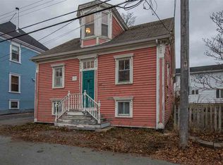 49 Townsend St, Lunenburg, NS B0J2C0