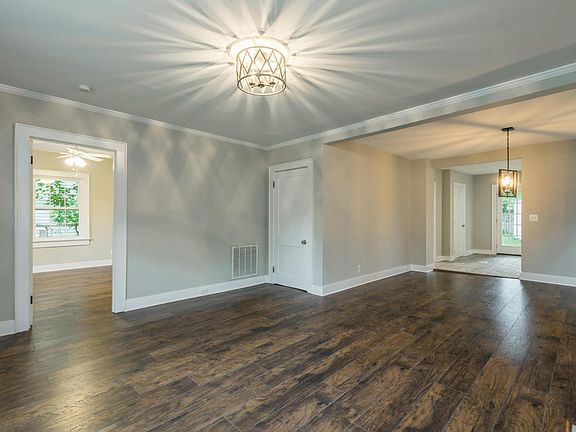 5th image of 115 Rose Dr