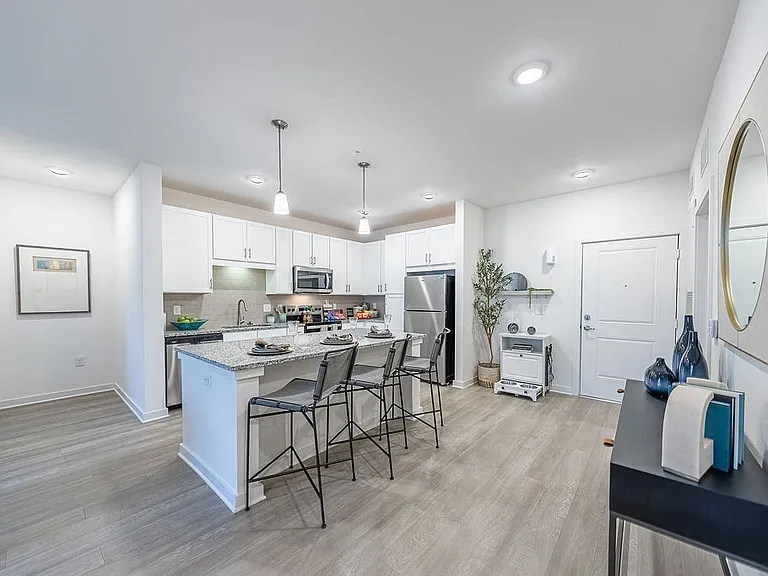 Avion Apartments — Photo 9