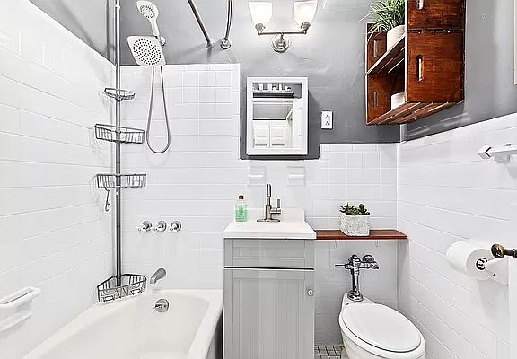 5th image of 326 W 83rd St APT 1A