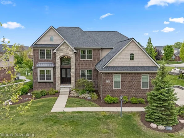 41740 Steinbeck Gln, Novi, MI 48377