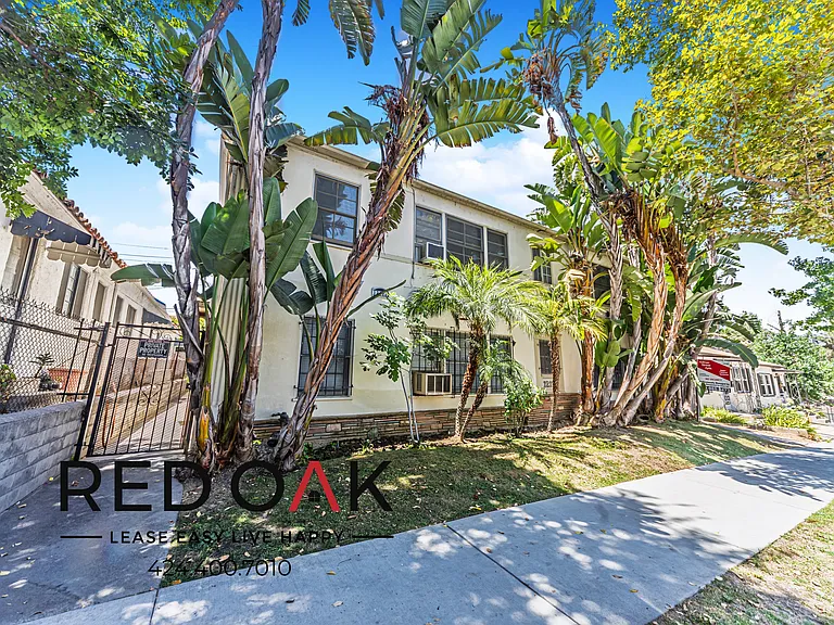 12122 Oxnard St #6 — Photo 10