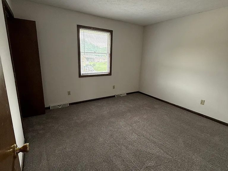 1034 Oriole Dr — Photo 11