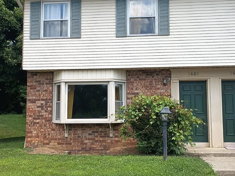 1601 S Dorchester Dr — Photo 1