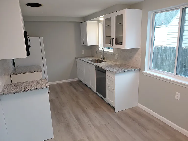 102 Maple Ave #3 — Photo 6