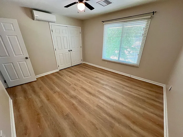 605 Picadilly Sq — Photo 13