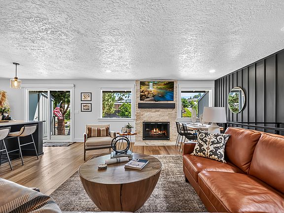 5th image of 579 W Curling Dr